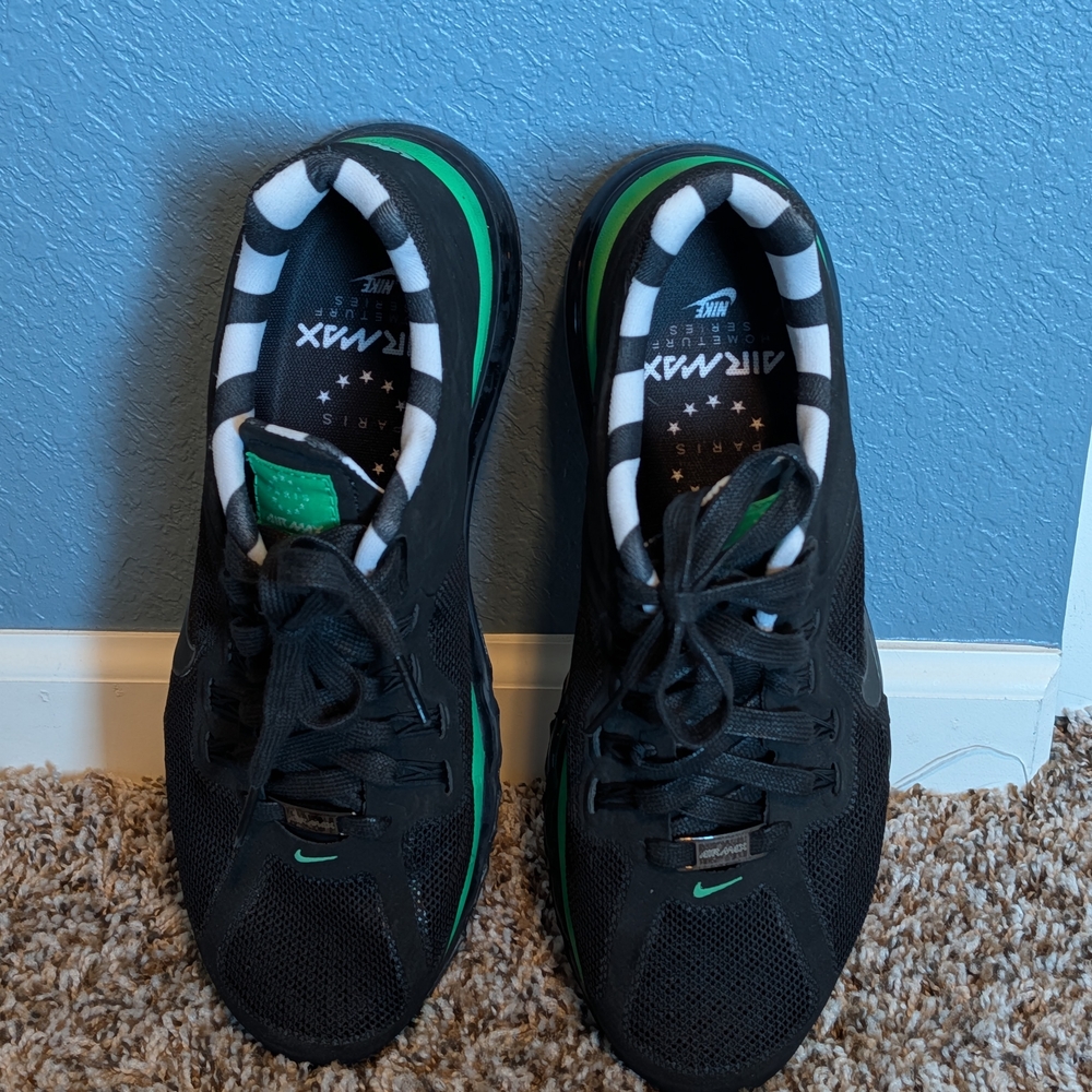 Nike Men's Black and Green Running Shoes - Picture 2 of 6